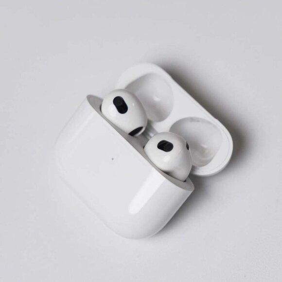 Apple Airpods 4th Generation White